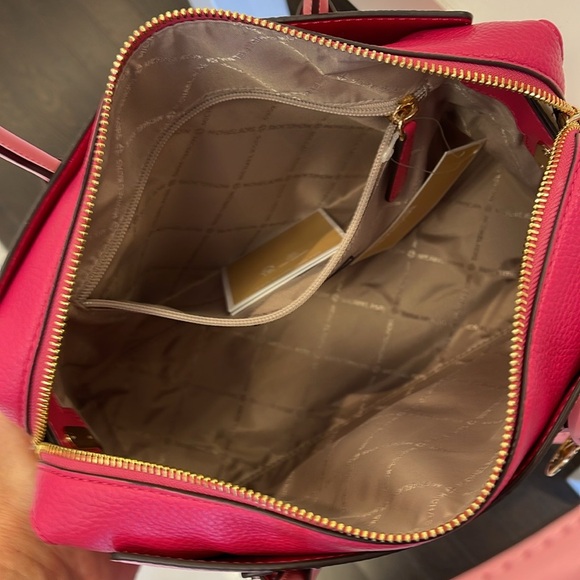 MICHAEL KORS
Mercer Md Top Zip Color-Block Belted Satchel Crossbody Purse 

NWT - Picture 9 of 16